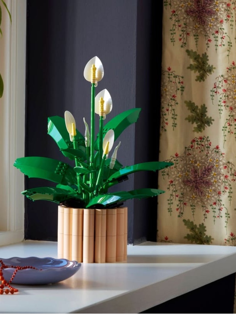 Lego Peace Lily Model (BRAND NEW)